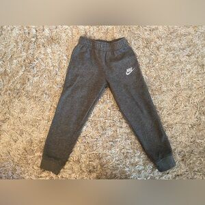 Gray Kids Nike Sweatpants Size 7/Large